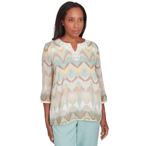 Women's Garden Chevron Textured Top
