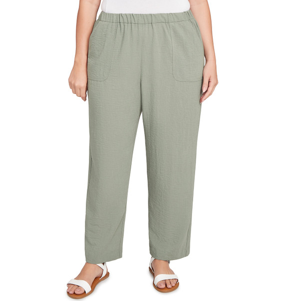Plus Women's Patch Pocket Short Length Elastic Waistband Pant