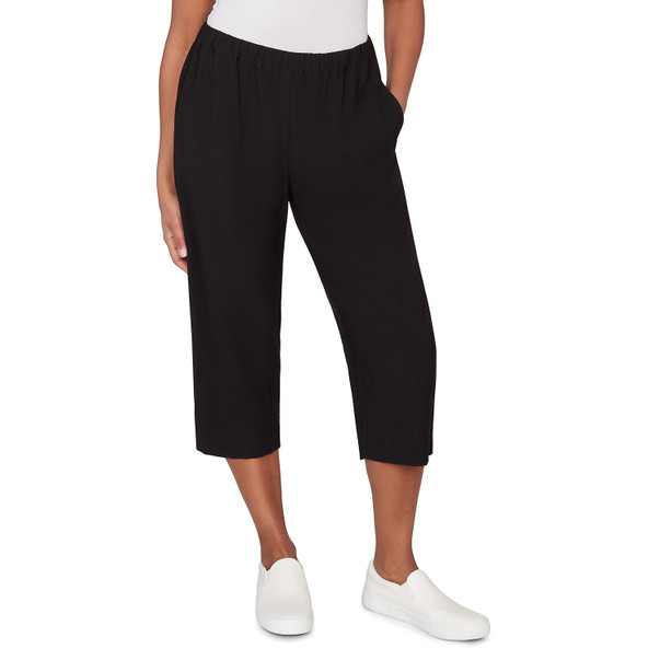 Petite Women's Relaxed Pull-On Black Capri