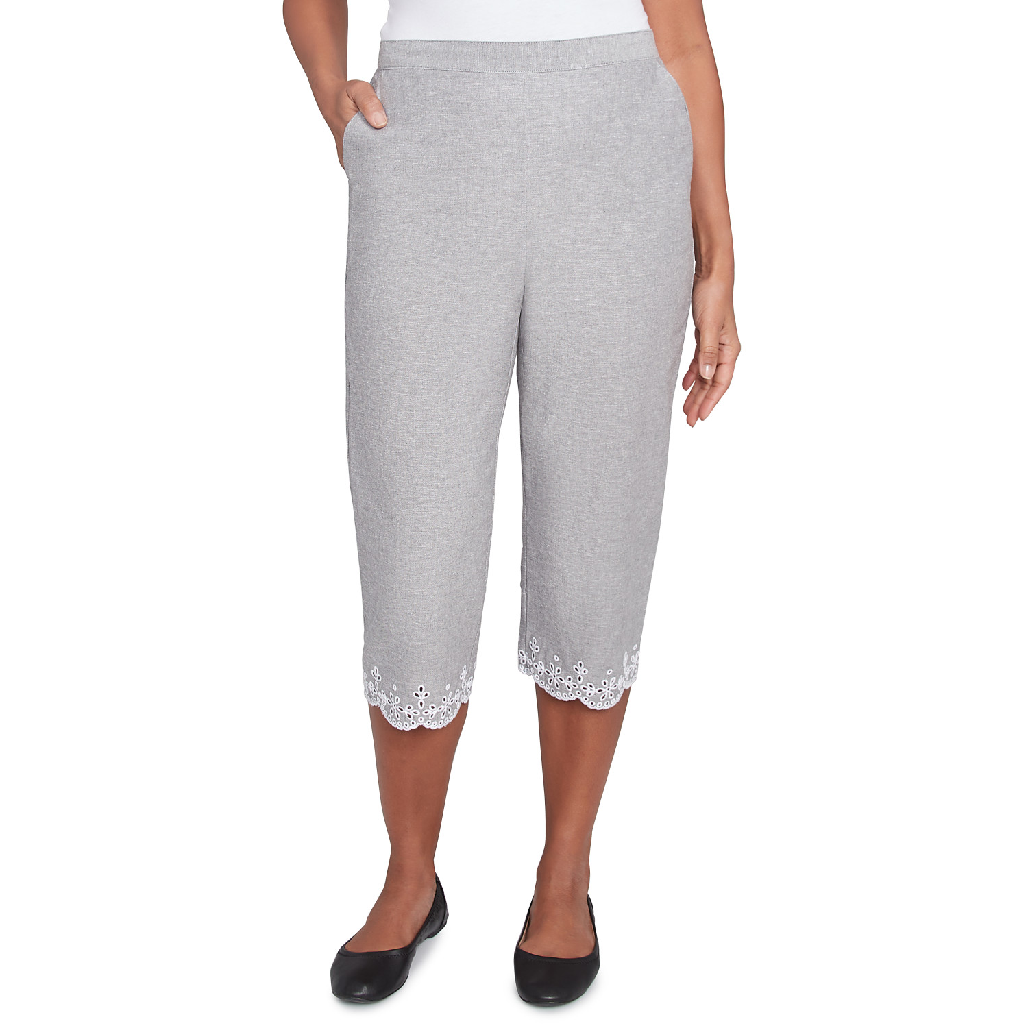 Petite Women's Eyelet Embroidered Capri