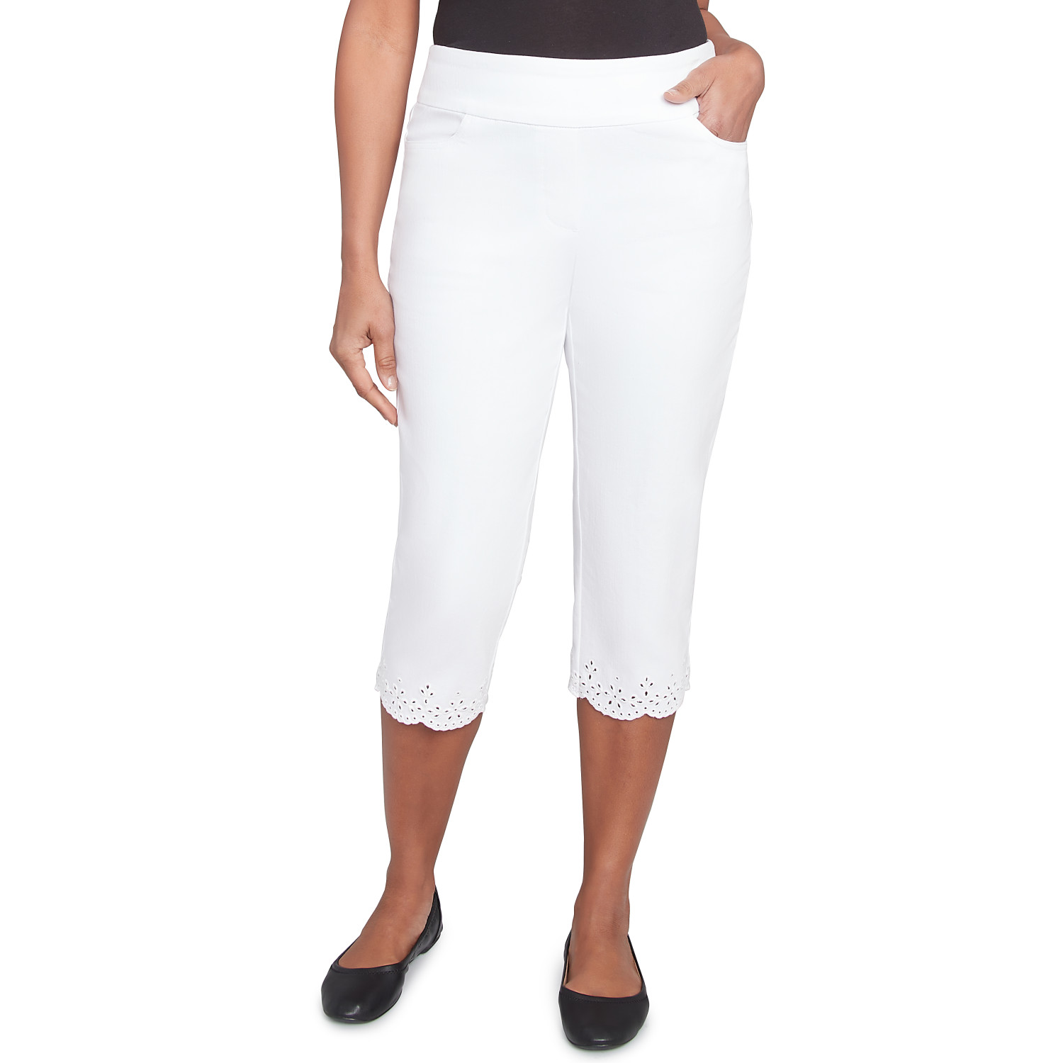 Petite Women's Eyelet Cuff Capri Pant