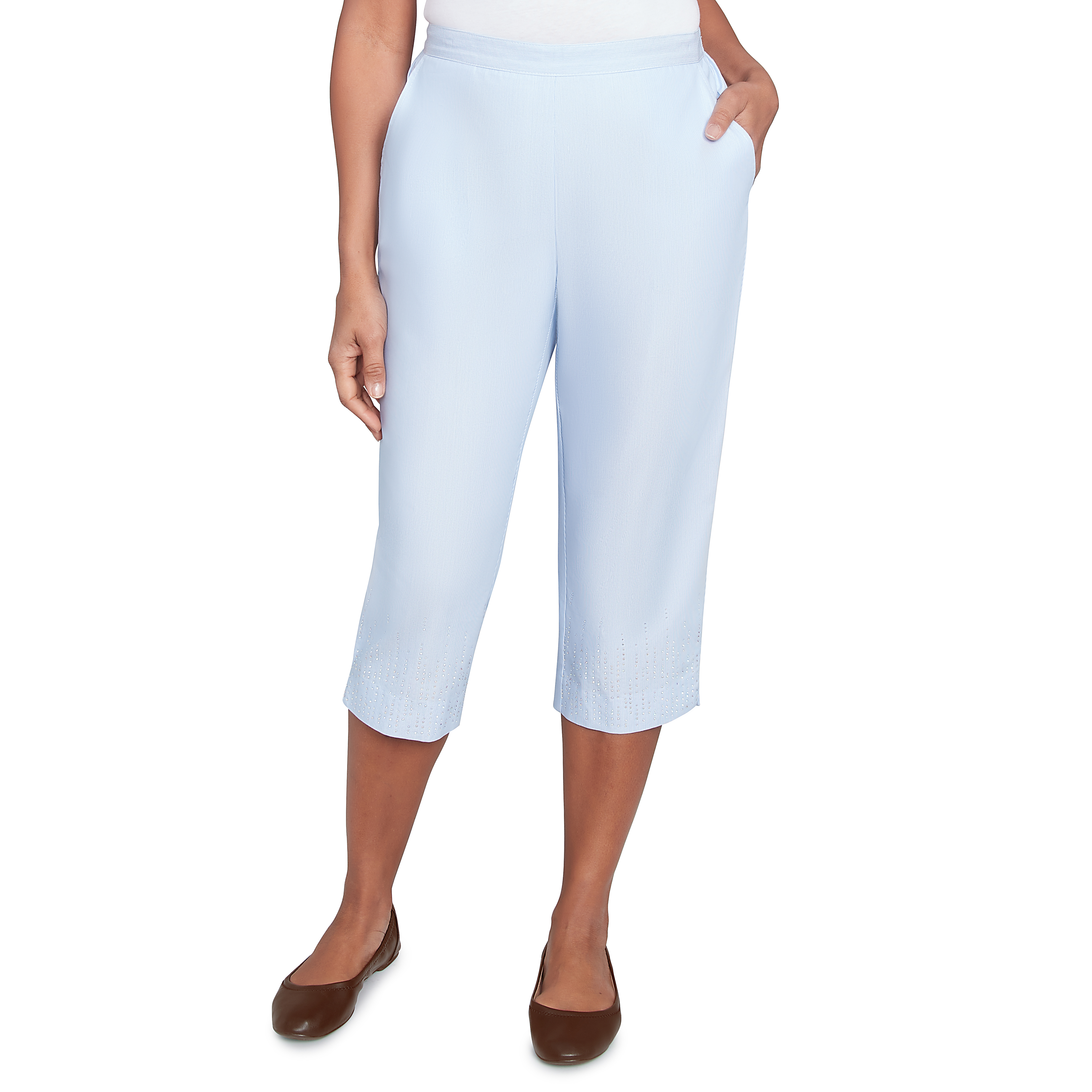 Petite Women's Heat Set Embroidered Capri