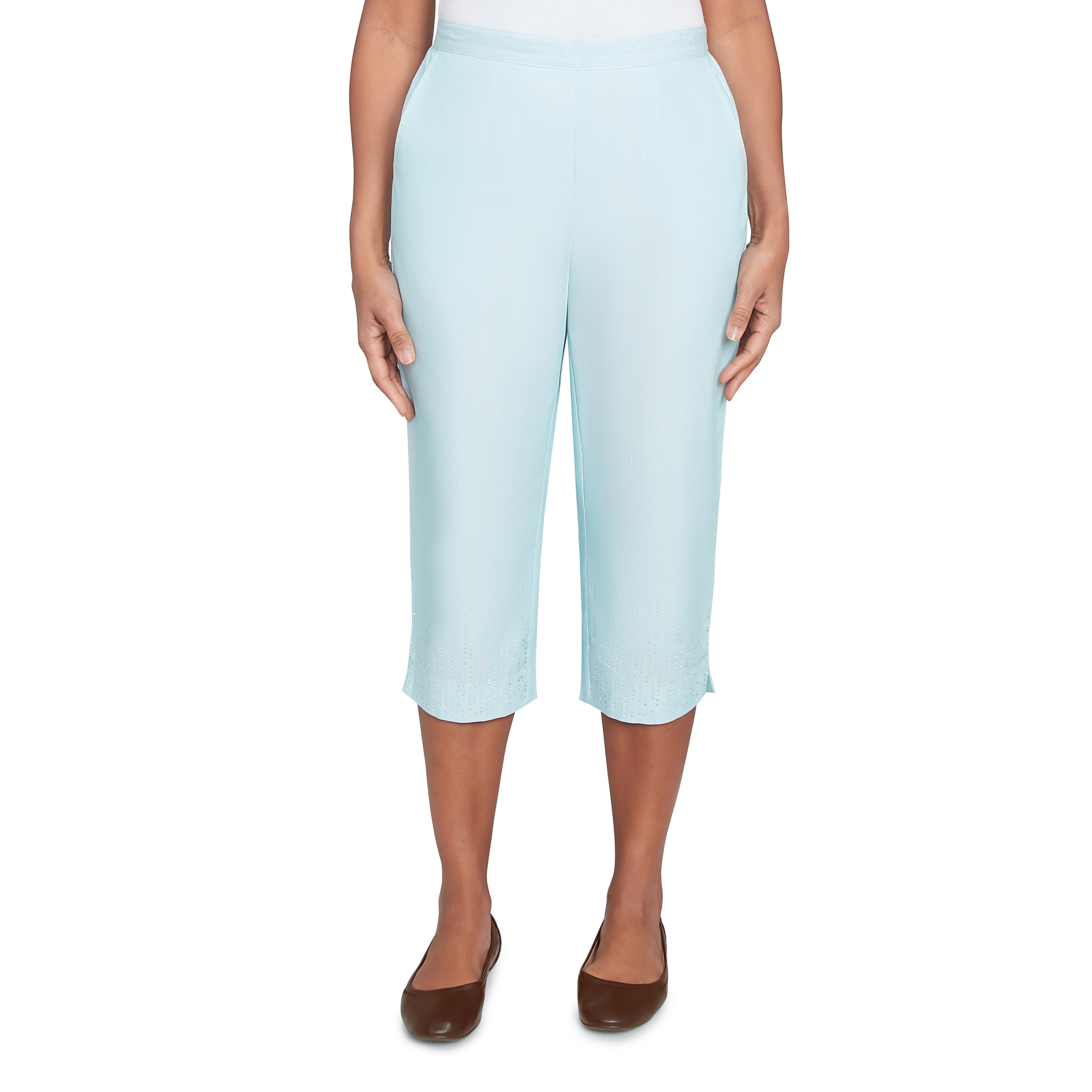 Petite Women's Heat Set Embroidered Capri
