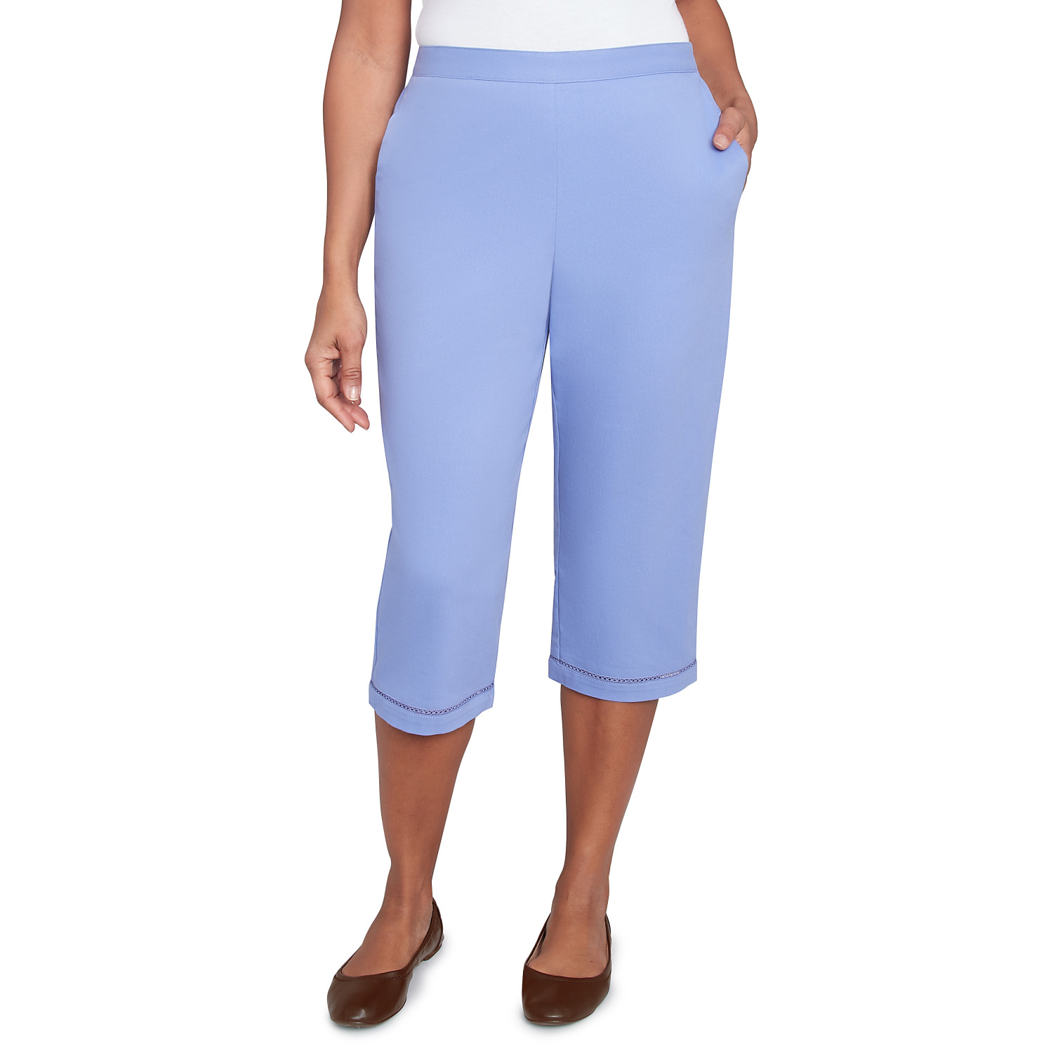 Petite Women's Relaxed Crochet Hem Capri