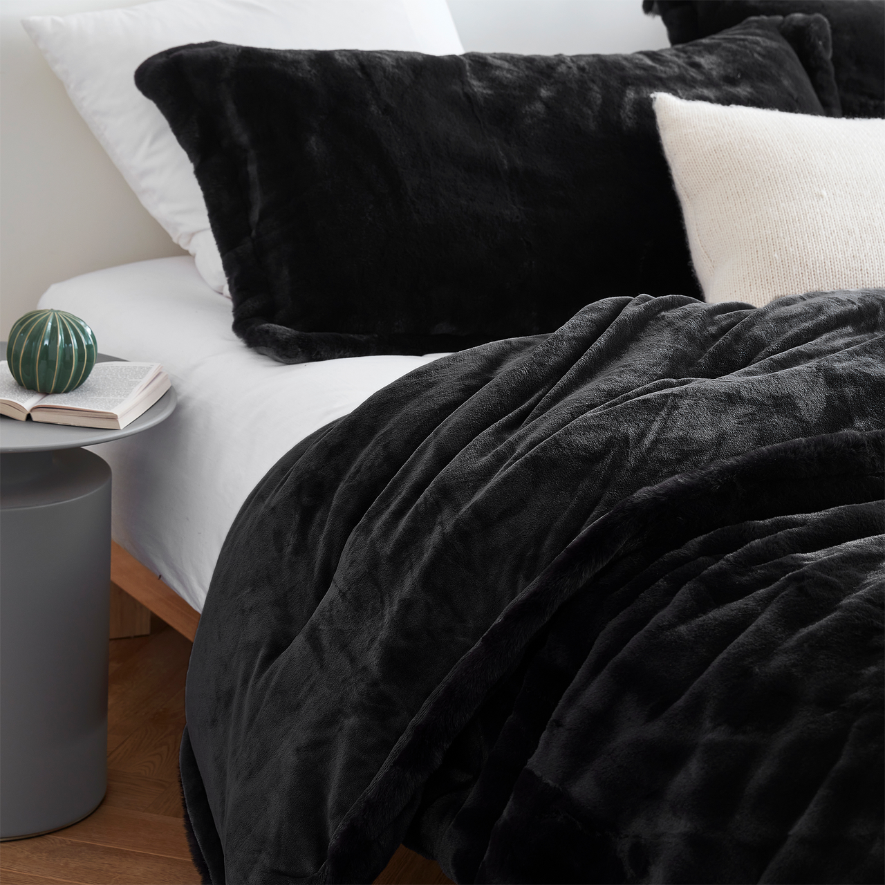 Chunky Bunny - Coma Inducer® Oversized Comforter - Rabbit Black