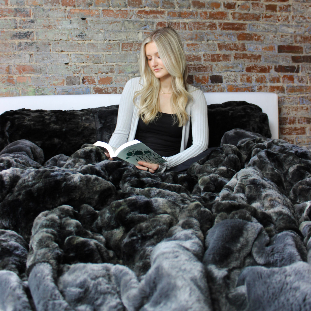 n*k様 Together Forever BLACK シルクスクリーン 1/3 Badland Wolf - Coma Inducer® Oversized Comforter - Black Night