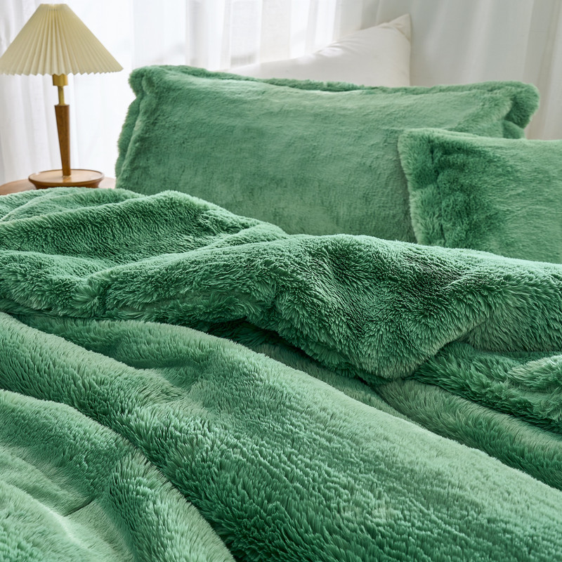 Best Housewarming Gifts Comfortably Soft Bedding Essentials Made with Luxury Faux Fur Plush Bedding Materials