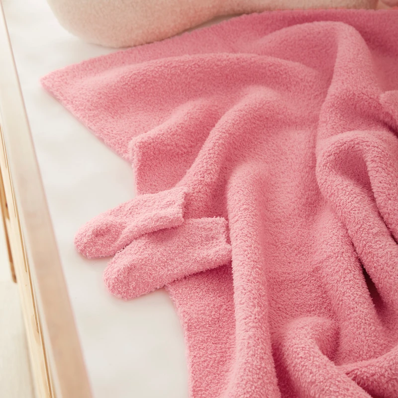 30 x 40 Inch Baby Blanket Made with Machine Washable Soft Plush Bedding Materials