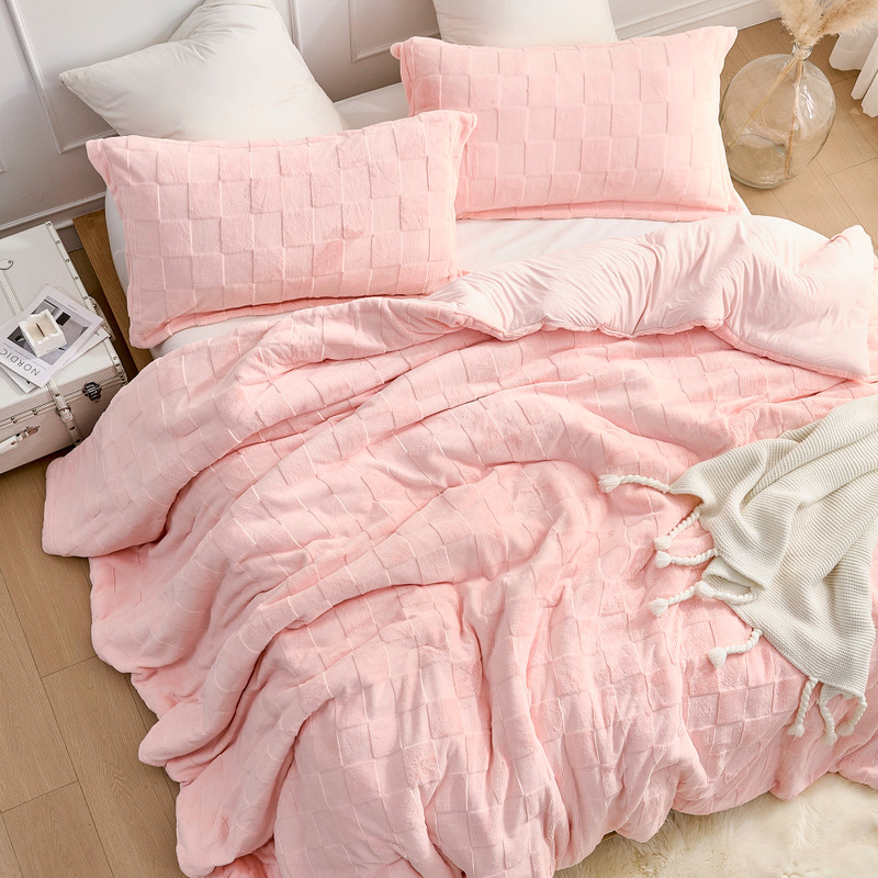 Machine Washable Oversized Bedspread Made with Super Soft Bedding Materials