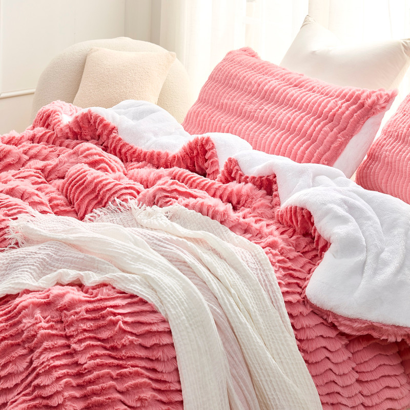 Machine Washable Faux Rabbit Fur Plush Bedspread with Unique Textured Design