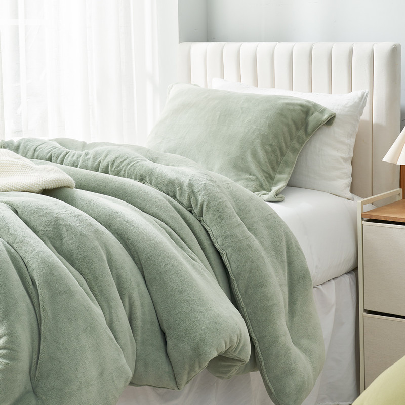 Extra Large Twin, Queen, King, or Alaskan King Green Comforter and Standard Queen or King Pillow Sham Set