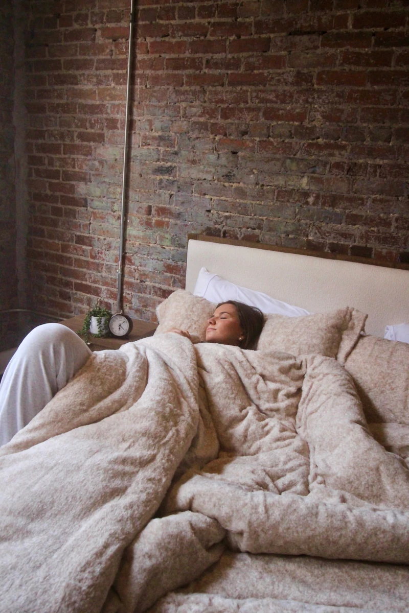 Mountain of Shoulder - Coma Inducer® Oversized Comforter Set - White Gold