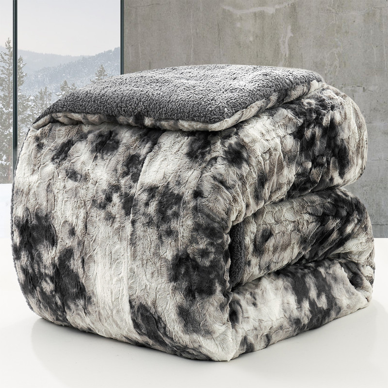 Warm and Cozy Plush Bedding Essentials Plush Oversized Bedspread Easy to Clean Luxury Plush Coma Inducer Blanket