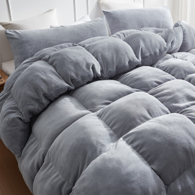 Warm Winter Bedding Essentials Plush Comforter with Thick Inner Fill Ultra Cozy Coma Inducer Luxury Brand Bedding