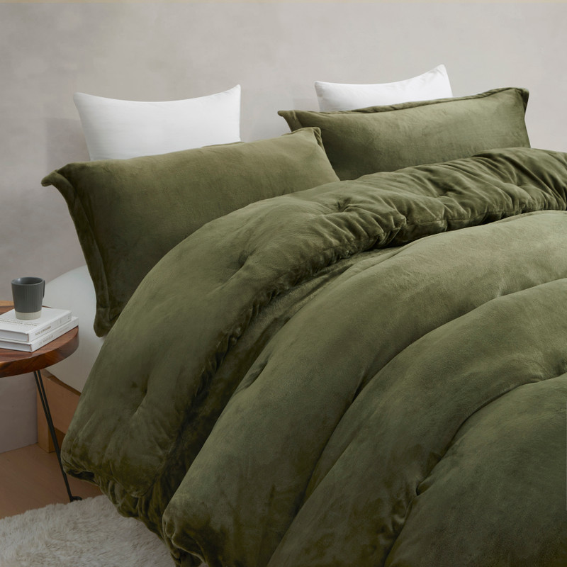 Coma Inducer Luxury Brand Bedding Essentials Multipiece Plush Comforter Set Includes Oversized Bedspread and Matching Green Pillow Covers