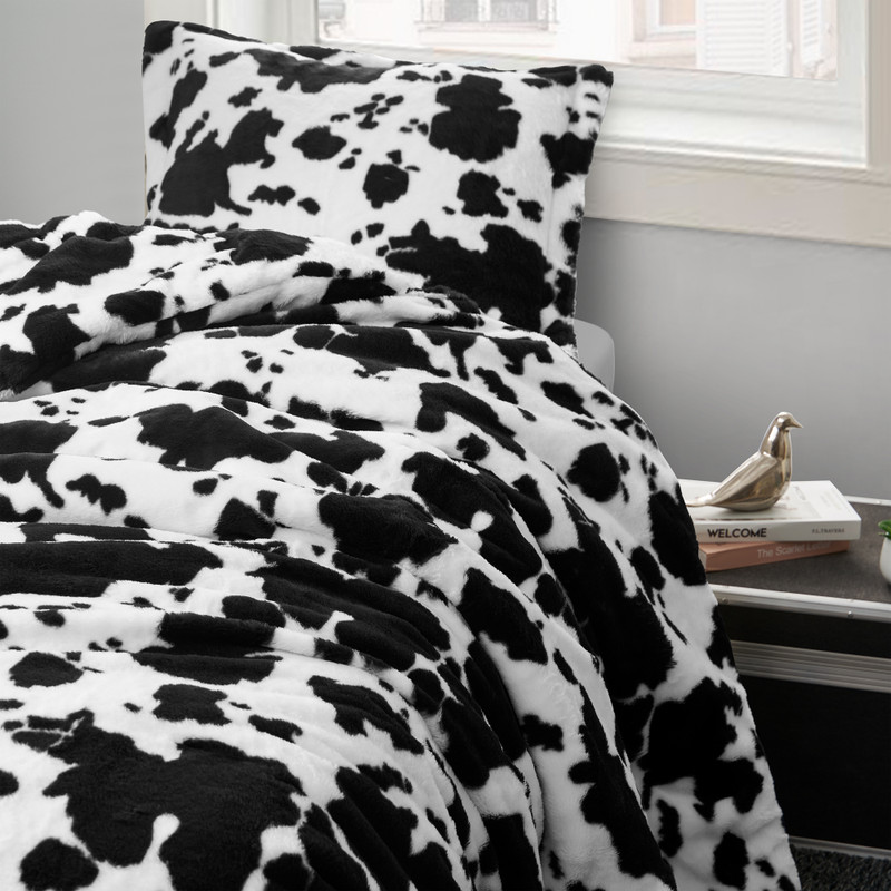 Affordable Oversized Comforters Made with Extra Large Bedding Dimensions and Ultra Soft Bedding Materials
