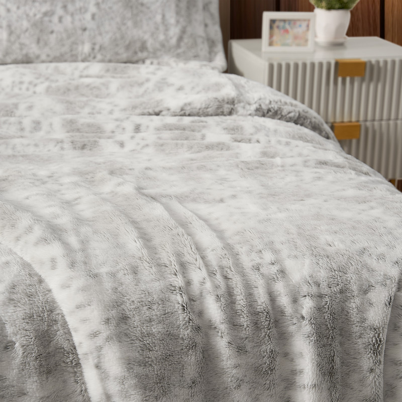 Snow Lynx Animal Print Design Oversized Bedding with Extra Long and Extra Wide Twin, Queen, or King Bedding Dimensions