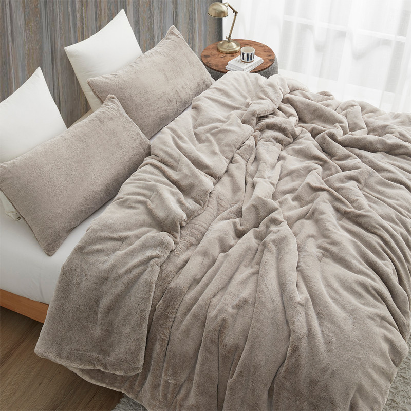 Extra Long and Extra Wide Twin, Queen, or King Plush Comforter Made with Softest Bedding Materials