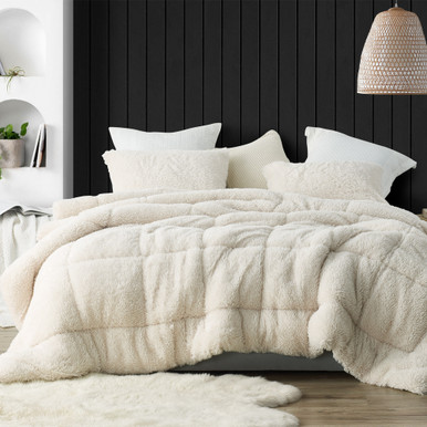 Smooches and Pooches - Coma Inducer® Oversized Comforter - White Swan