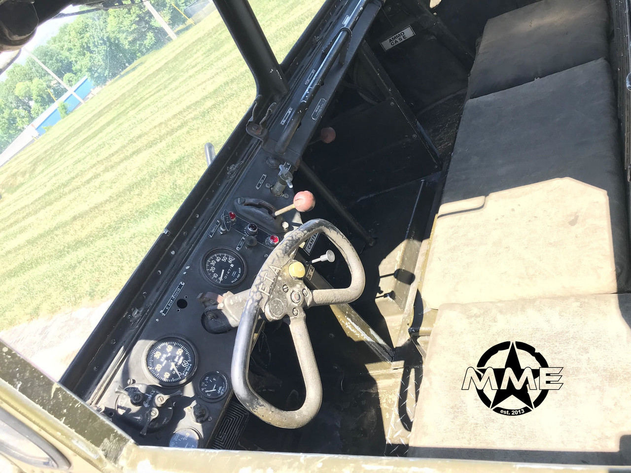 ミリタリー U.S. 1-1/2 Ton Personnel Carrier M116 Husky Tracked Amphibious 1 1/2 Ton Cargo Carrier