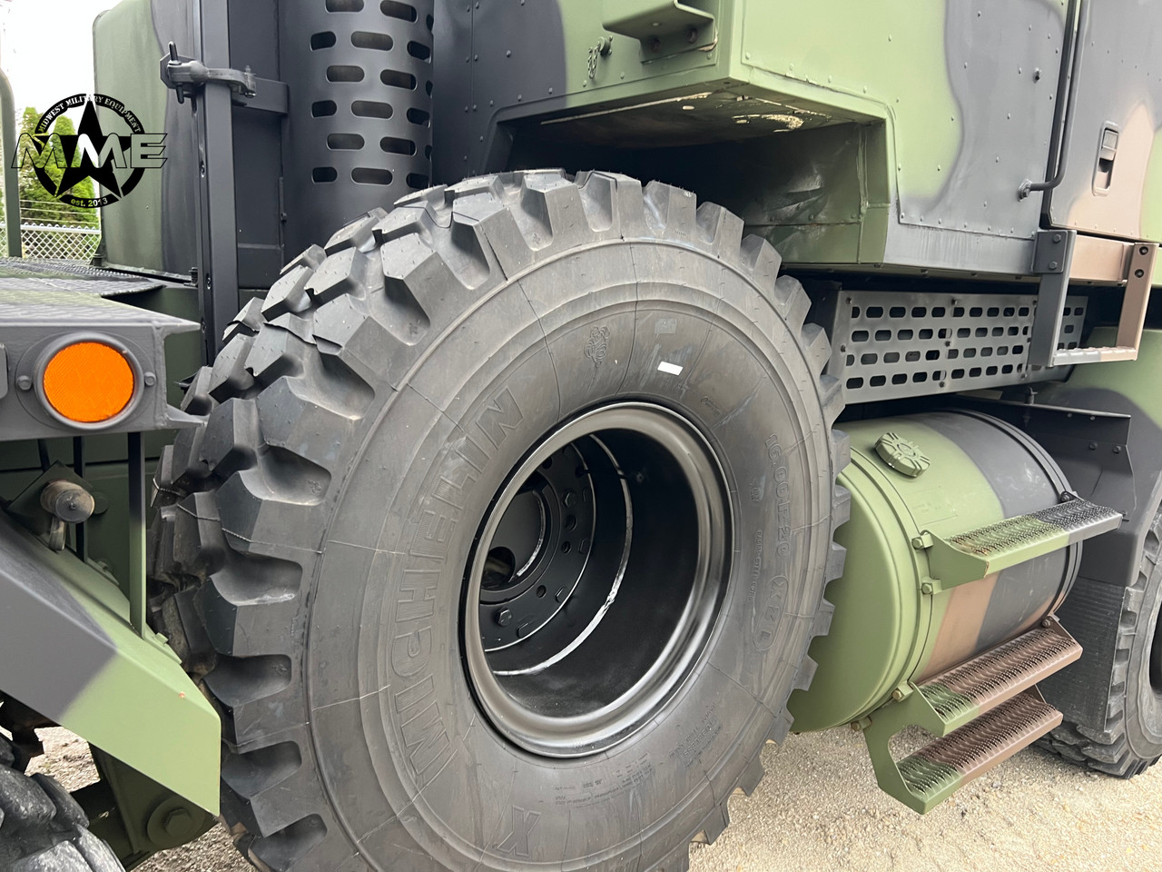 1993 Oshkosh M1070 8x8 HET Military Heavy Haul Truck Tractor