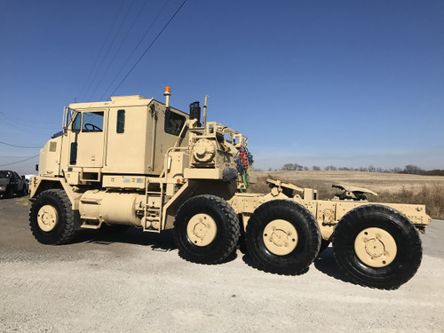 Oshkosh M1070 8x8 HET Military Heavy Haul Tractor Truck.