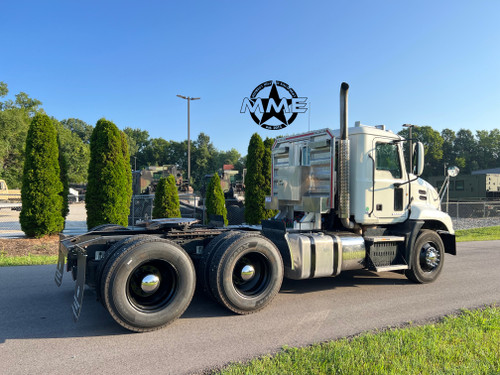 2013 Mack CXU613 Pinnacle Day Cab Semi Truck