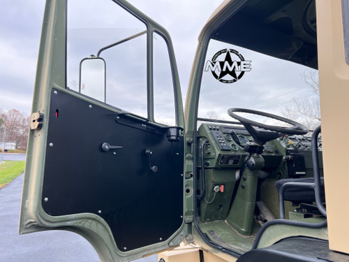 2004 Stewart & Stevenson M1078A1 4X4 LMTV 2 1/2 Ton Military Cargo