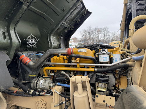2009 BAE Systems M1081A1R LMTV 4 X4 Cargo Truck W / Air Conditioning .