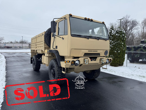2009 BAE Systems M1081A1R LMTV 4 X4 Cargo Truck W / Air Conditioning .