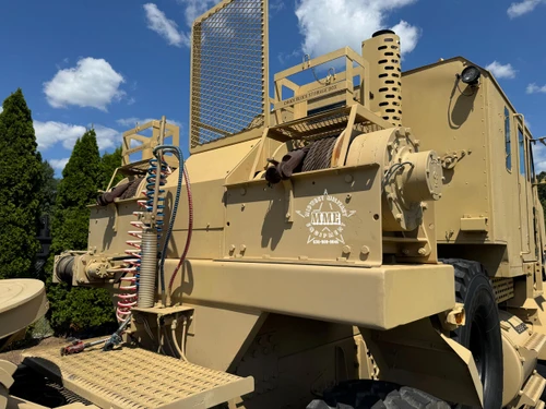 2013 Oshkosh M1070 8x8 HET Military Heavy Haul Truck Tractor 