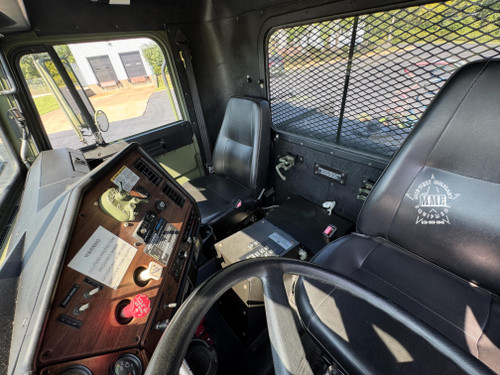 2009 M916A3 Freightliner 6x6 Semi Truck Tractor / 45,000 LB Rear Winch