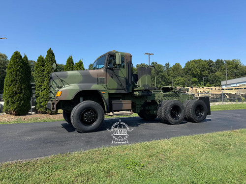 2009 M916A3 Freightliner 6x6 Semi Truck Tractor / 45,000 LB Rear Winch