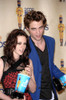 Kristen Stewart, Robert Pattinson At Arrivals For 2009 Mtv Movie Awards - Press Room, Gibson Amphitheatre At Universal CityWalk, Los Angeles, Ca May 31, 2009. Photo By Michael GermanaEverett Collection Celebrity - Item # VAREVC0931MYDGM021