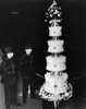 British Royalty. London Constables Guard The Wedding Cake Of Future Queen Of England Princess Elizabeth And Duke Of Edinburgh Prince Philip History - Item # VAREVCPBDQUELEC062