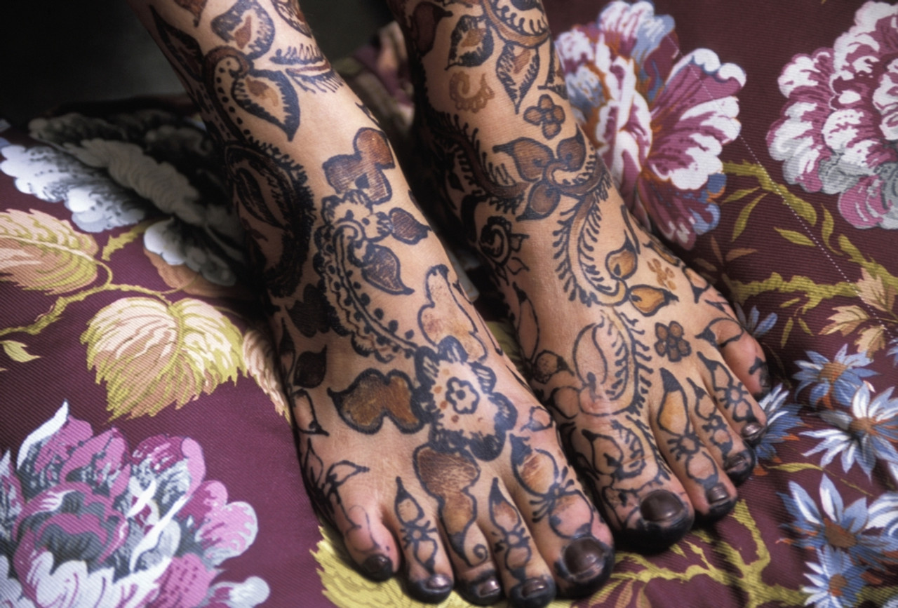 Flower Mehndi Design on Foot – Her Fashion Rules