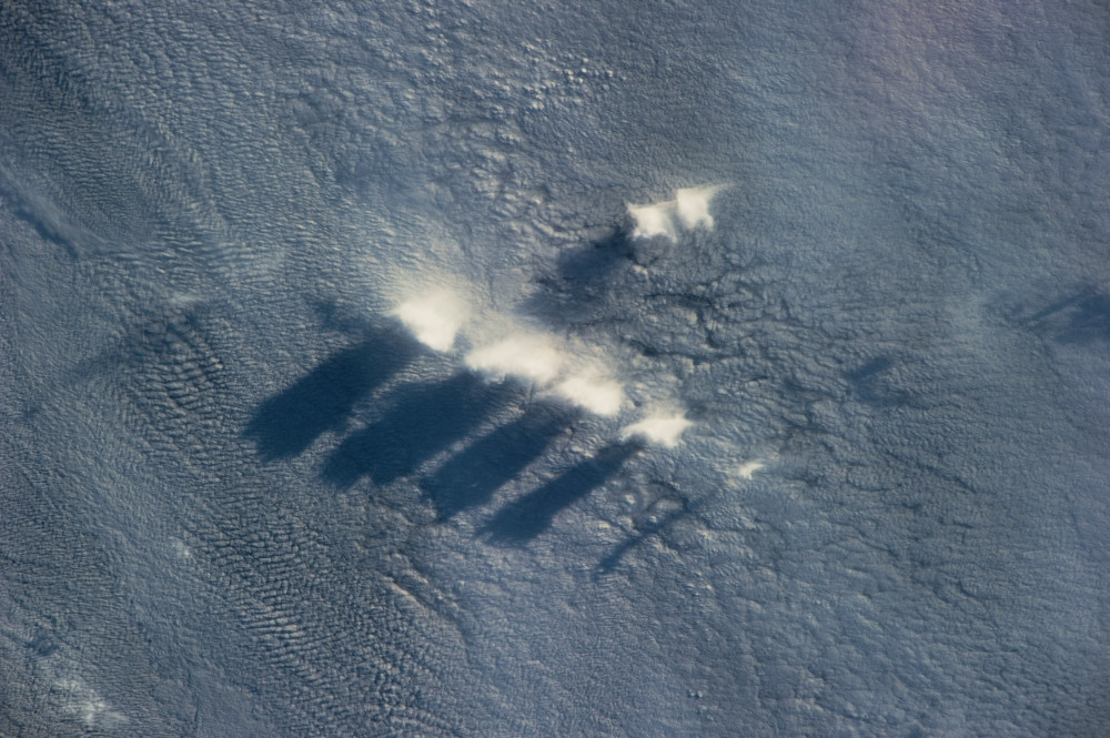 Parallel Shadows What's going on here then? : r/flatearth