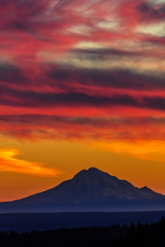 Mt Redoubt Volcano at Skilak Lake, Alaska, the Aleutian Mountain Range ...