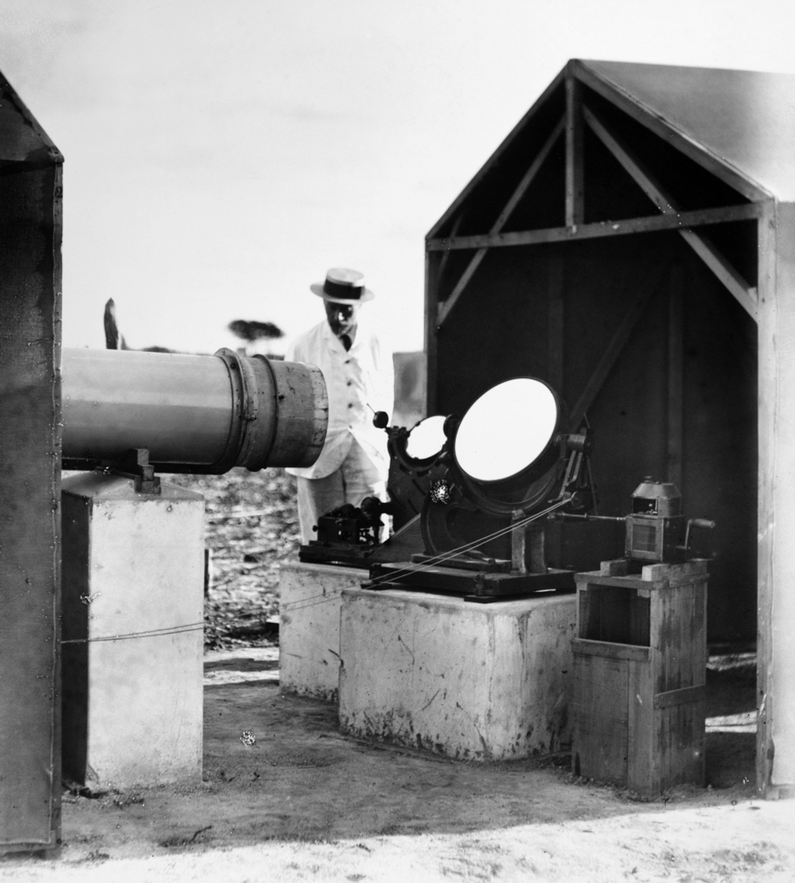 Reflecting Telescope, C1910. /Nenglish Reflecting Telescope At An Unidentified Tropical Location