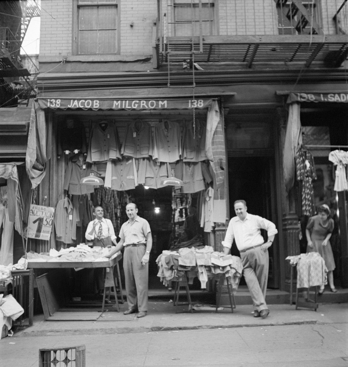 New York: Clothing Store. /Na Storefront Clothing Shop In New York City ...