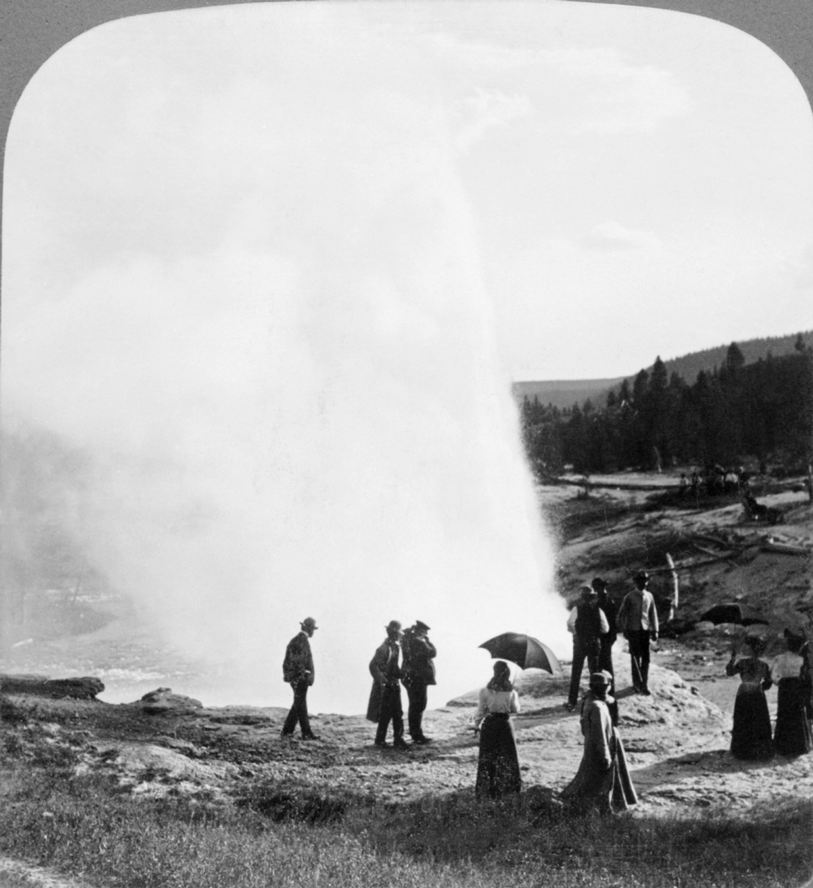 Old Faithful and Upper Geyser Basin – Travel Explore Enjoy