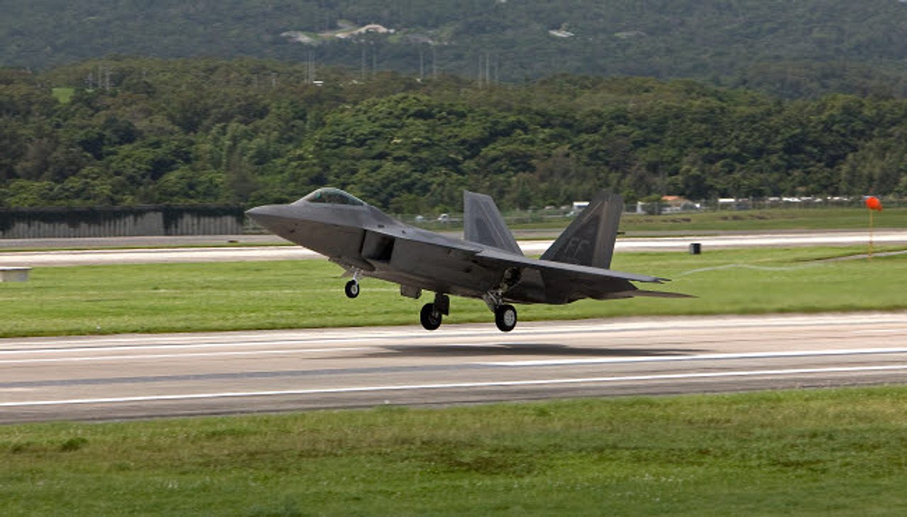 f 22 raptor take off