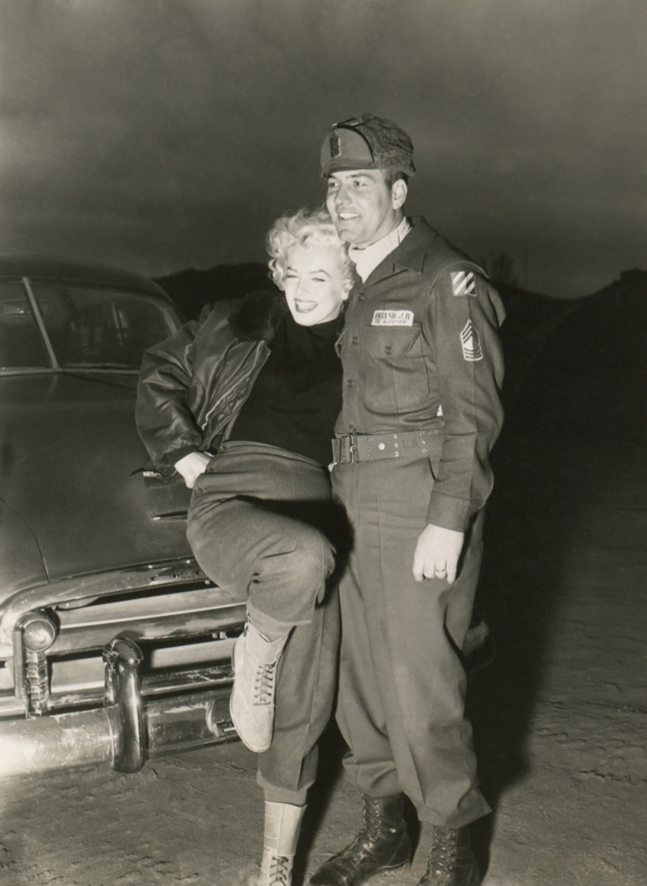 Marilyn Monroe Poses With A U.S. Soldier In Korean During Her Uso Tour ...