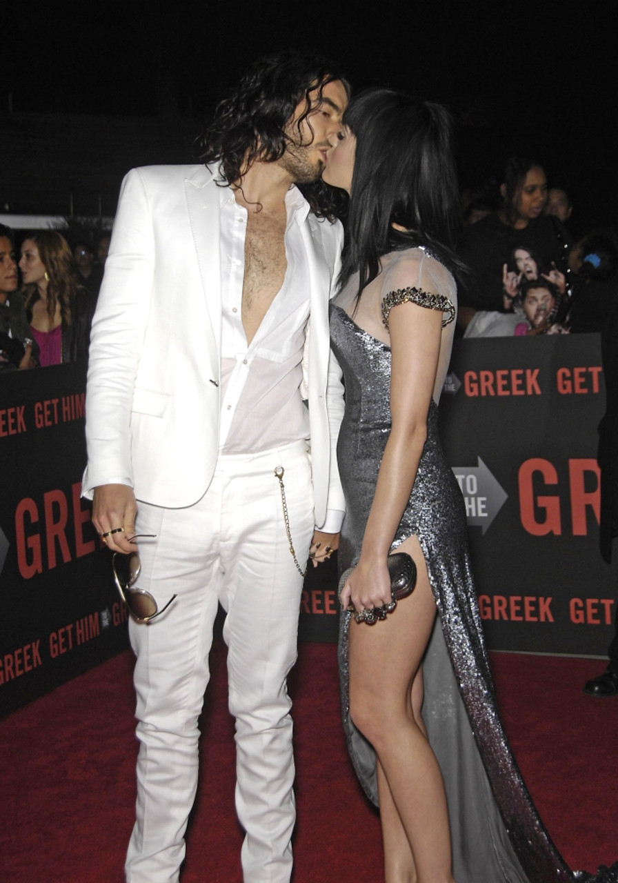 katy perry russell brand kiss