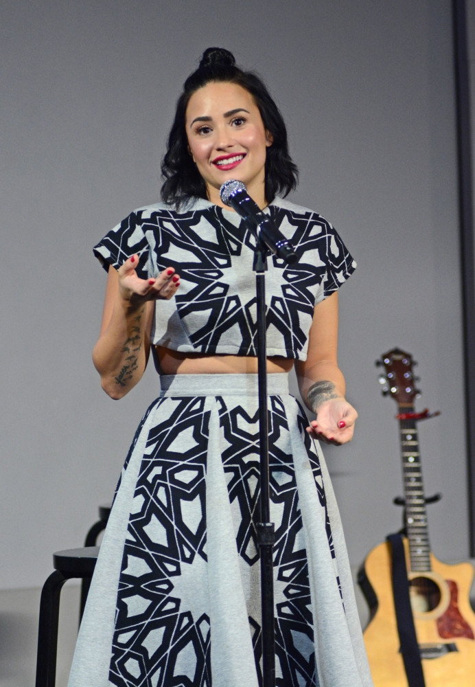 demi lovato casual dress Converse with My Dress Demi Lovato