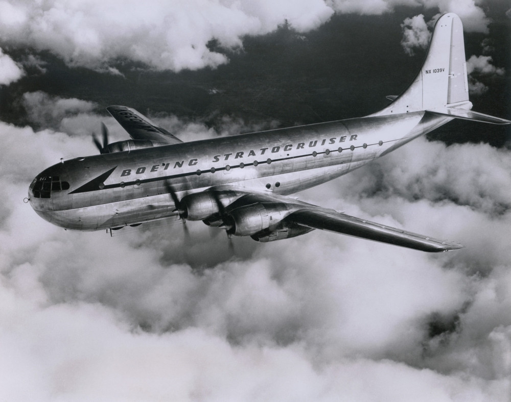 航空機・ヘリコプター Boing377 Stratocruiser Boeing Stratocruiser- The jumbo luxury airliner