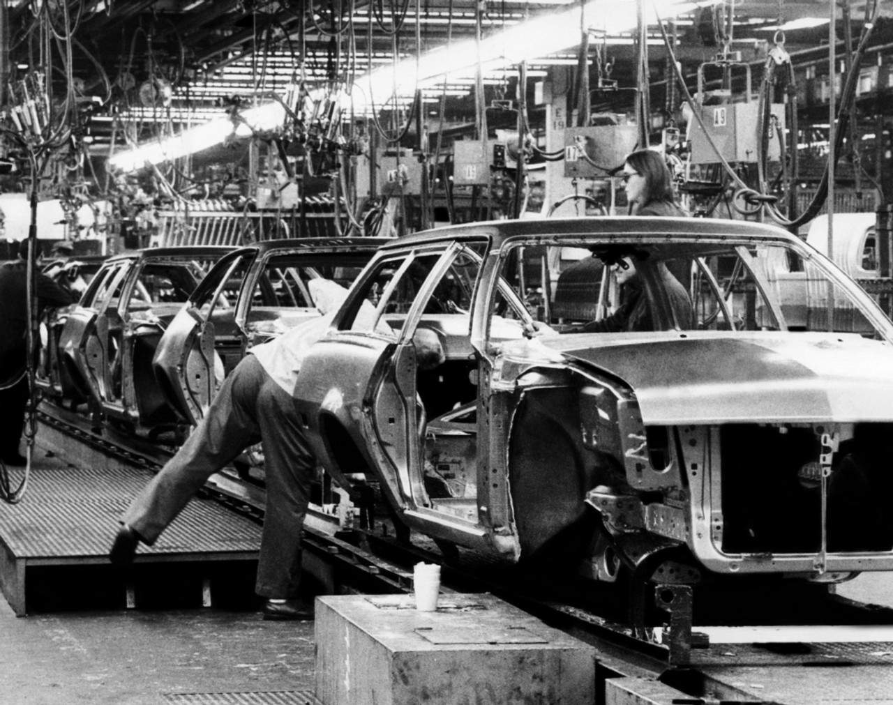 assembly line ford