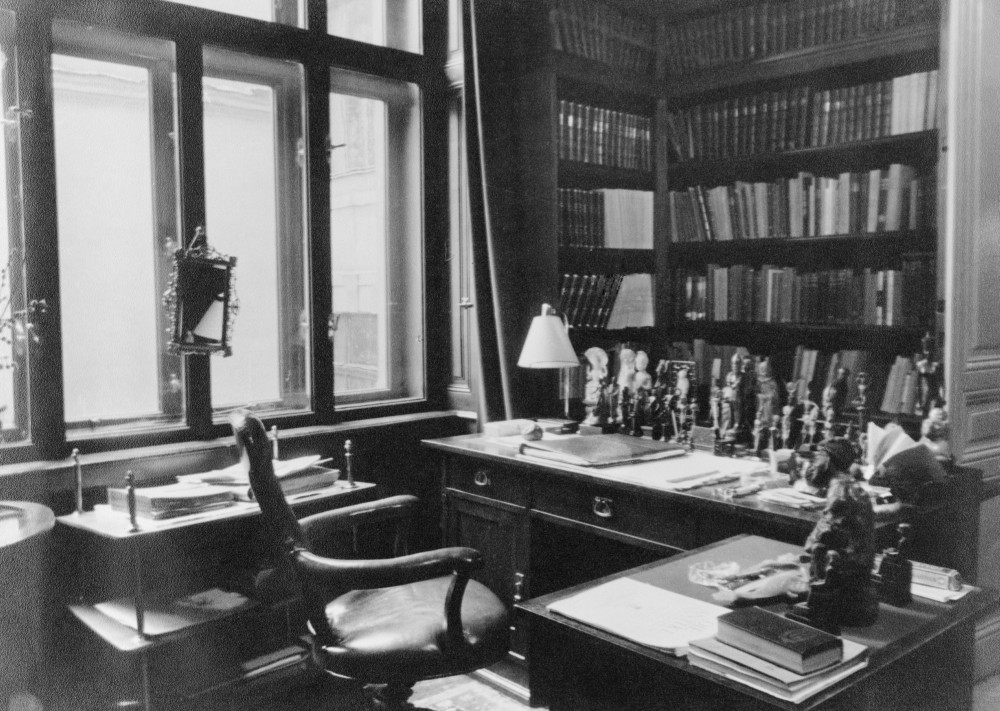 Sigmund Freud'S Writing Desk In His Office In Vienna As It Looked In