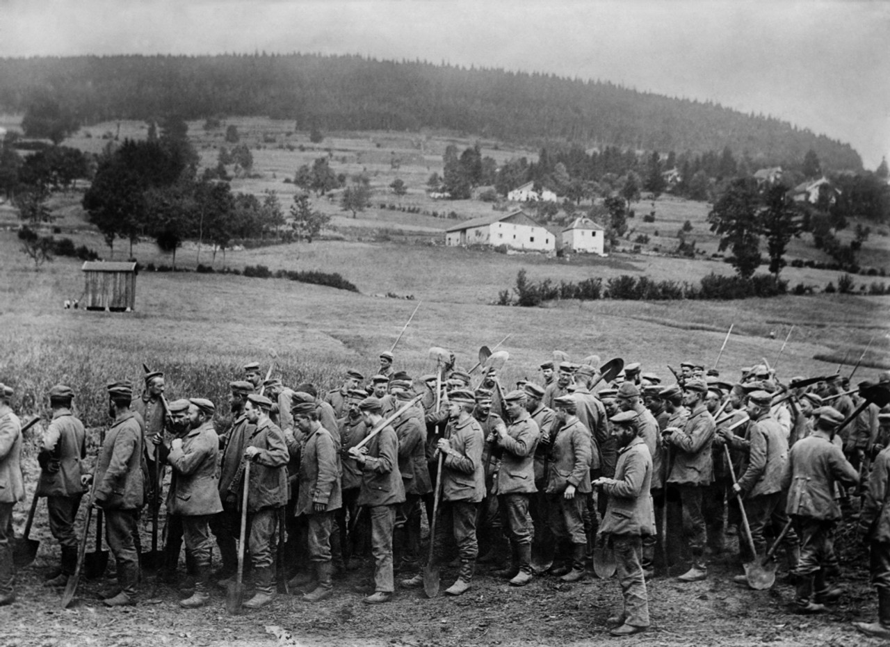 German Ww1 Pows Returning From Work Armed With Only Shovels. 1914-18 ...