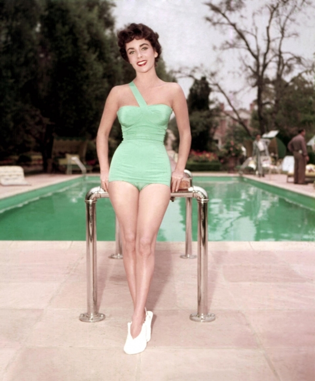 Elizabeth Taylor - Green Bathing Suit on Diving Board Photo Print (8 x 10)  - Item # DAP17693 - Posterazzi